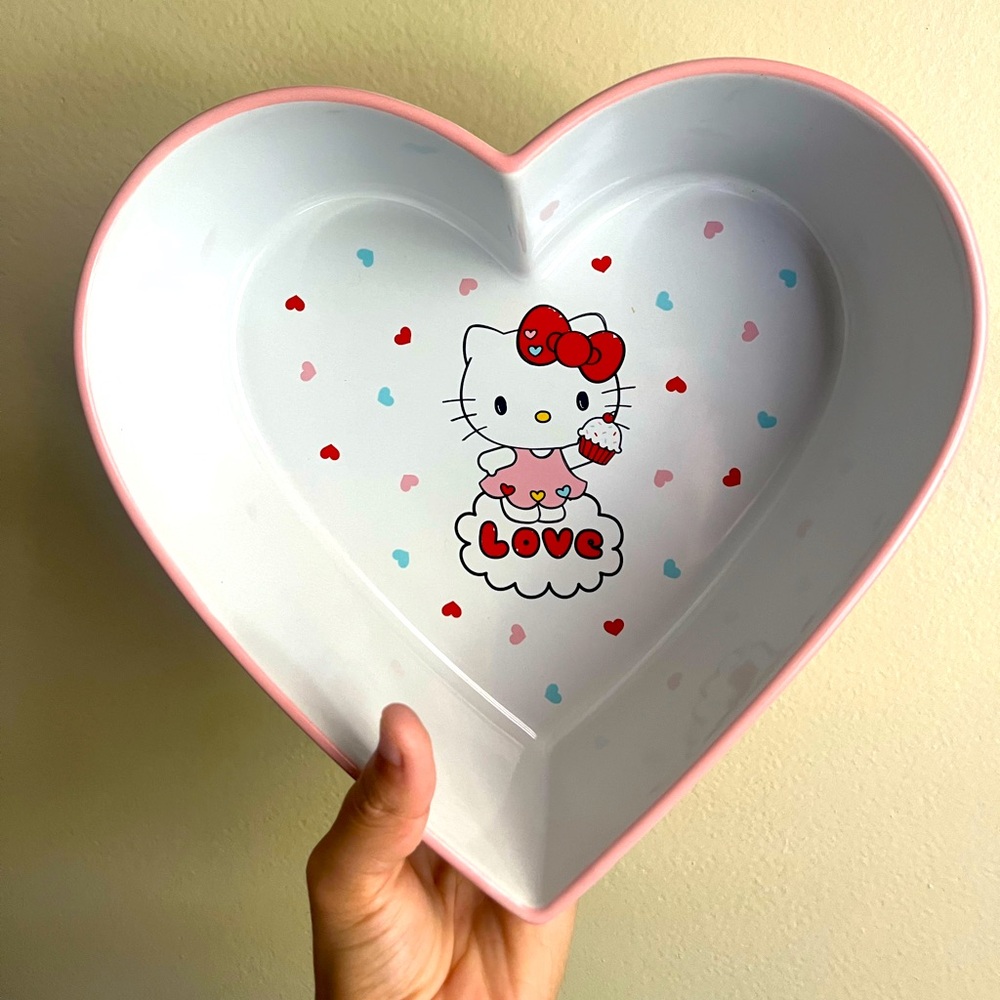Hello Kitty Valentines Bakeware